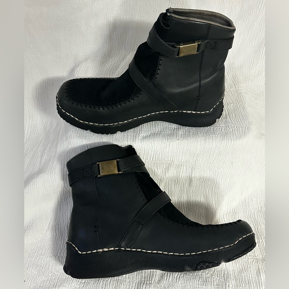 Teva Leather Ankle Boots - Black Suede & Leather, Buckle Strap, US 5 Like New! 🌟 - Picture 8 of 10